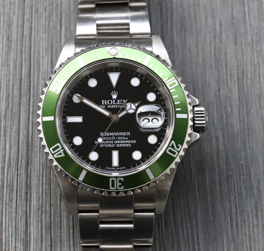 Rolex_Submariner_Kermit_F_Serial_16610LV_Collectors_Set_-_2004_Watch_Vault_01_900x.webp
