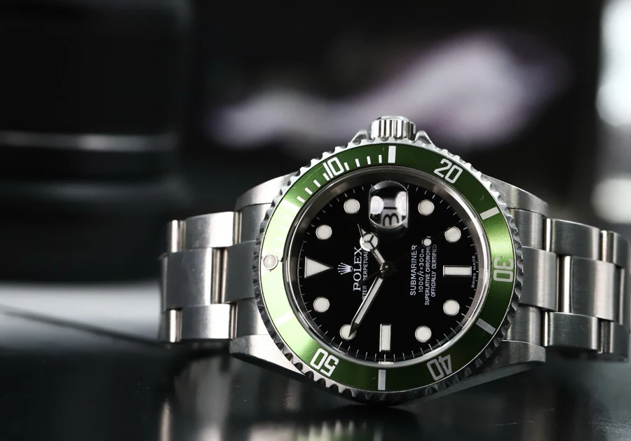 Rolex_Submariner_Kermit_F_Serial_16610LV_Collectors_Set_-_2004_Watch_Vault_02_900x.webp
