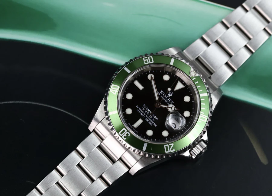 Rolex_Submariner_Kermit_F_Serial_16610LV_Collectors_Set_-_2004_Watch_Vault_05_900x.webp